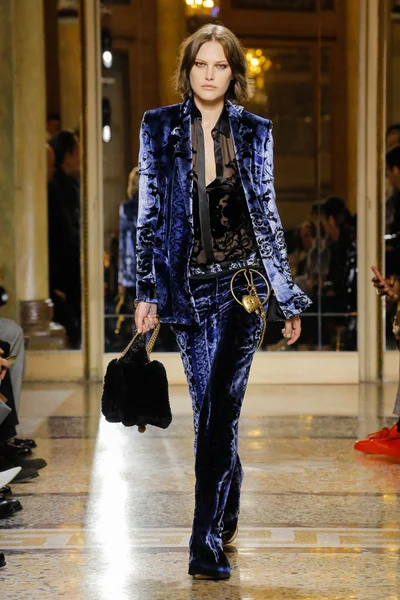 Look 52